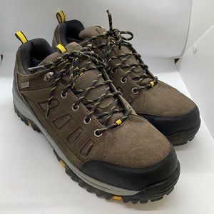 Sketchers Relaxed Fit hiking shoe Men’s 13